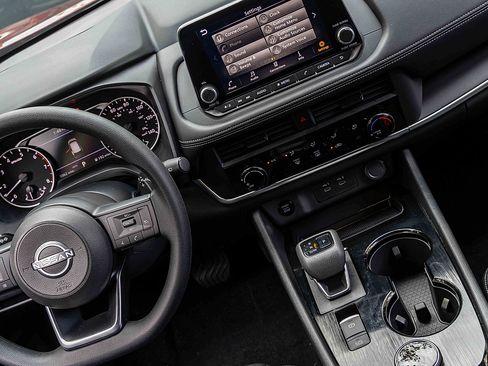 Used 2024 Nissan Rogue S image 20