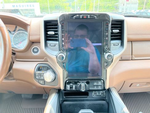 Used 2022 RAM 1500 Laramie AWD/4WD image 17