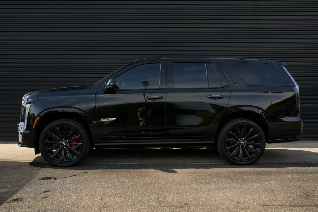 Used 2026 Cadillac Escalade V AWD/4WD image 2