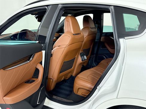 Used 2019 Maserati Levante S GranSport image 27