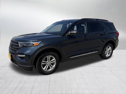 Certified 2023 Ford Explorer XLT w/ Equipment Group 202A AWD/4WD image 3