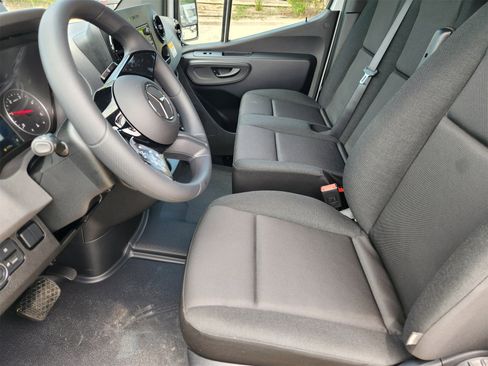 New 2025 Mercedes-Benz Sprinter 2500 image 9