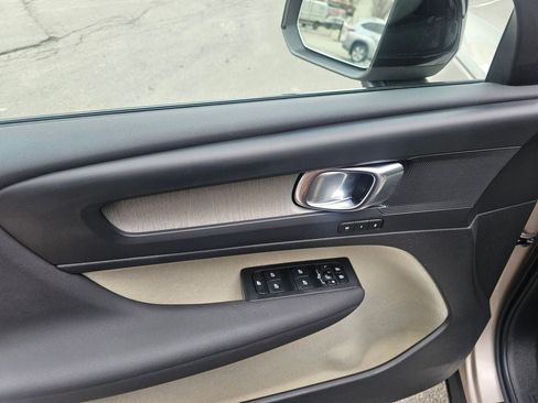 Certified 2023 Volvo XC40 B5 Plus w/ Climate Package image 19