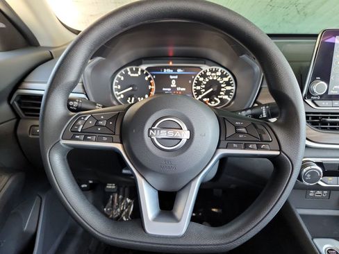 Used 2025 Nissan Altima 2.5 SV image 22
