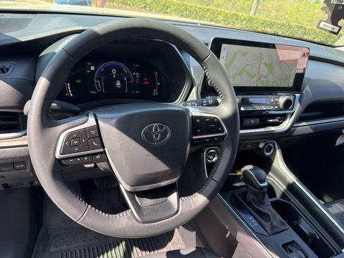 Used 2025 Toyota Grand Highlander XLE image 9