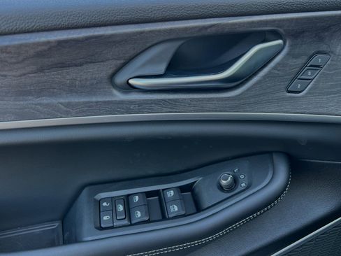 New 2024 Jeep Grand Cherokee Limited 4xe w/ Luxury Tech Group II image 9