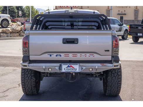 Used 2021 Toyota Tacoma TRD Off-Road w/ Technology Package AWD/4WD image 4