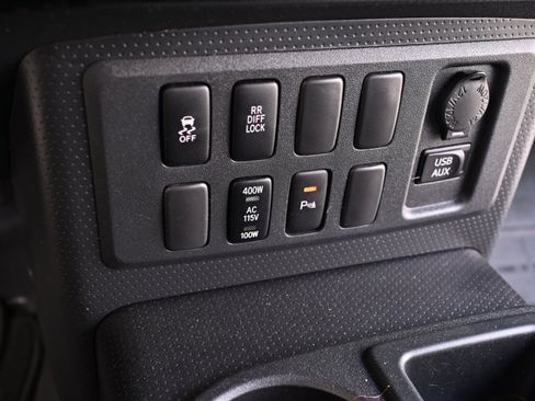 Used 2011 Toyota FJ Cruiser 2WD w/ Upgrade Pkg image 22