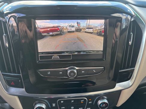 Used 2022 Chevrolet Traverse LS AWD/4WD image 17