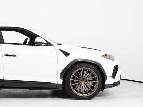 Used 2023 Lamborghini Urus Performante AWD/4WD image 14