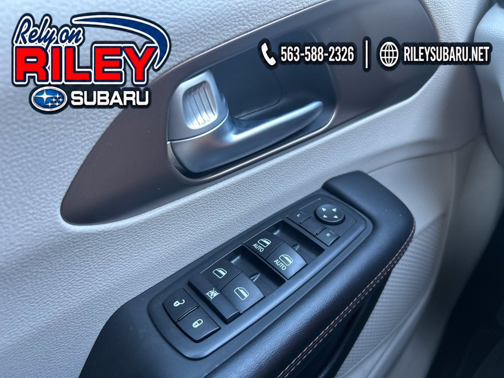Used 2018 Chrysler Pacifica Touring Plus FWD image 29