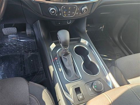 Used 2021 Chevrolet Traverse LT image 23