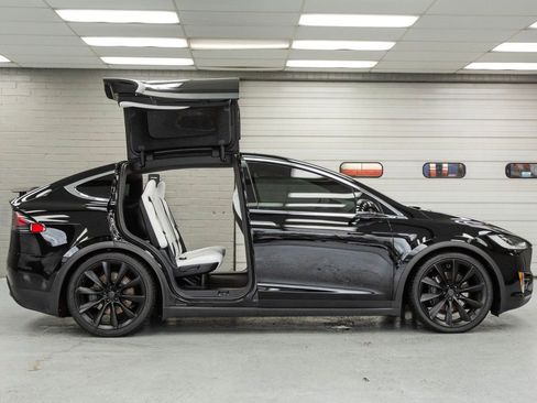 Used 2020 Tesla Model X Long Range AWD image 5