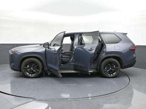 Used 2025 Toyota Grand Highlander AWD image 36