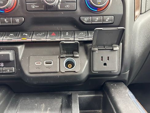 Used 2022 Chevrolet Silverado 1500 High Country w/ Technology Package image 32