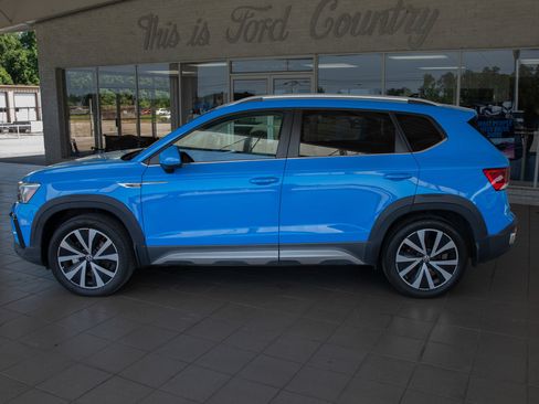 Used 2022 Volkswagen Taos SE FWD image 3
