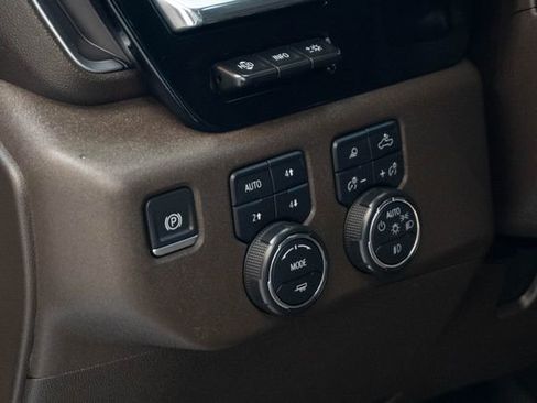 Used 2024 Chevrolet Silverado 3500 LTZ w/ LTZ Premium Package image 34