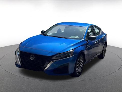 Used 2025 Nissan Altima 2.5 SV FWD image 7