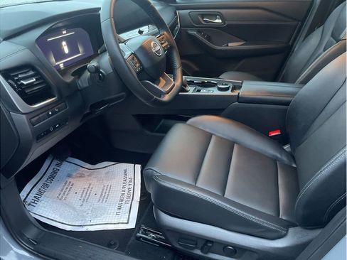 Used 2025 Nissan Rogue SL w/ Tech Package image 4