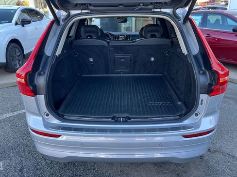 Used 2022 Volvo XC60 B5 Momentum w/ Protection Package Premier image 33