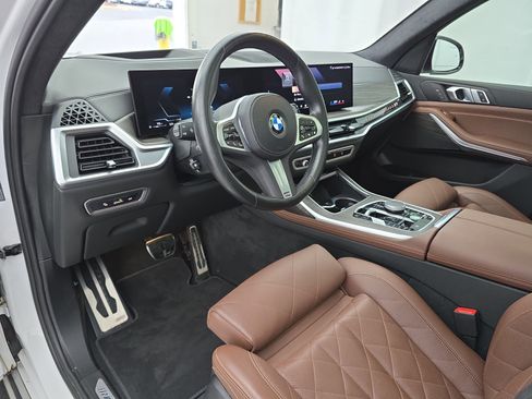 Used 2024 BMW X7 xDrive40i w/ M Sport Package image 17