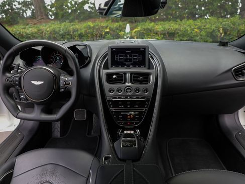 Used 2023 Aston Martin DBS Coupe RWD image 20