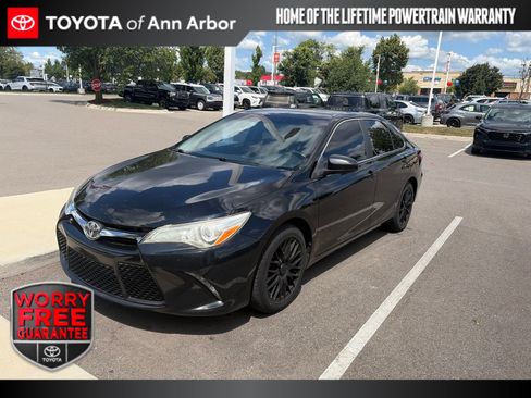 Used 2017 Toyota Camry SE FWD image 1