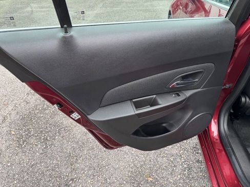 Used 2015 Chevrolet Cruze LT w/ Technology Package image 40