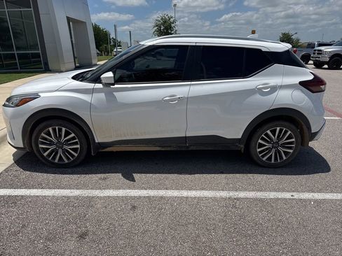 Used 2023 Nissan Kicks SV FWD image 4