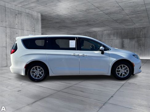 Used 2019 Chrysler Pacifica LX image 7