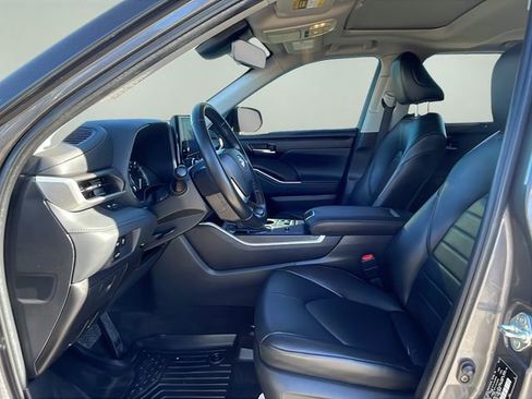 Used 2023 Toyota Highlander XLE image 20