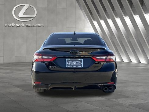 Used 2021 Toyota Camry SE w/ Carpet Mat Package (TMS) image 8