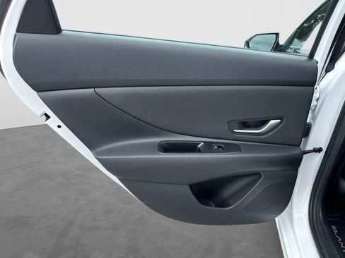Used 2023 Hyundai Elantra SEL w/ Convenience Package FWD image 13
