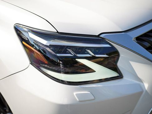 Used 2022 Lexus GX 460 Premium w/ Accessory Package AWD/4WD image 6