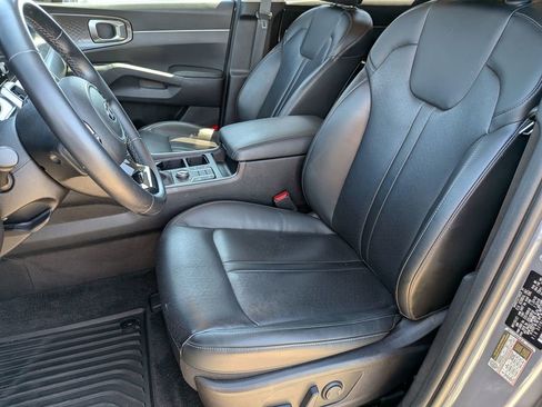 Used 2021 Kia Sorento S image 11