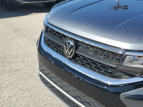 Certified 2023 Volkswagen Taos SE w/ Panoramic Sunroof Package FWD image 11
