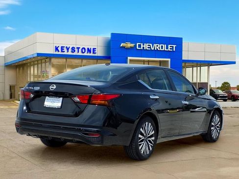 Used 2025 Nissan Altima 2.5 SV FWD image 7