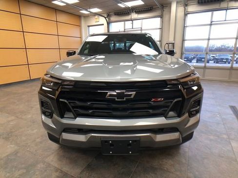 Used 2025 Chevrolet Colorado Z71 w/ Technology Package image 2