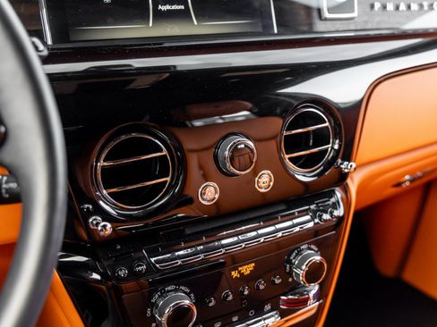 Used 2022 Rolls-Royce Phantom Extended Wheelbase image 38