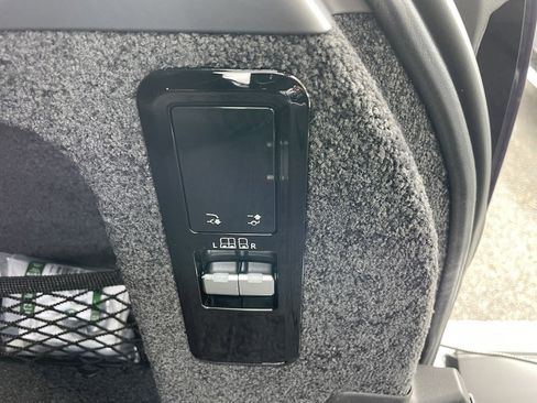 New 2025 Land Rover Range Rover SE image 37