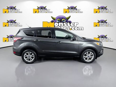 Used 2017 Ford Escape SE image 4