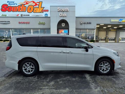 New 2026 Chrysler Voyager LX image 2