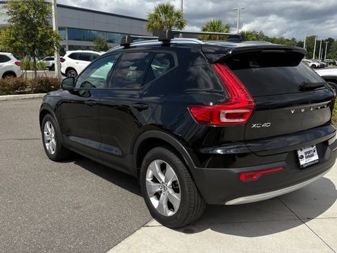Used 2022 Volvo XC40 T4 Momentum FWD image 7