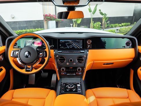 Used 2025 Rolls-Royce Cullinan image 4