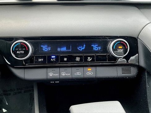 Used 2023 Hyundai Elantra SEL image 31