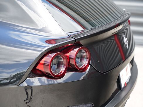 Used 2017 Ferrari GTC4Lusso AWD/4WD image 5