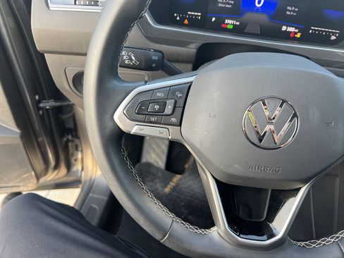 Certified 2022 Volkswagen Tiguan SE image 18