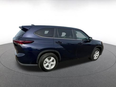 Used 2025 Toyota Highlander LE image 15