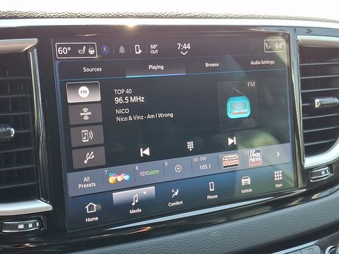 Used 2024 Chrysler Pacifica Touring-L FWD image 19