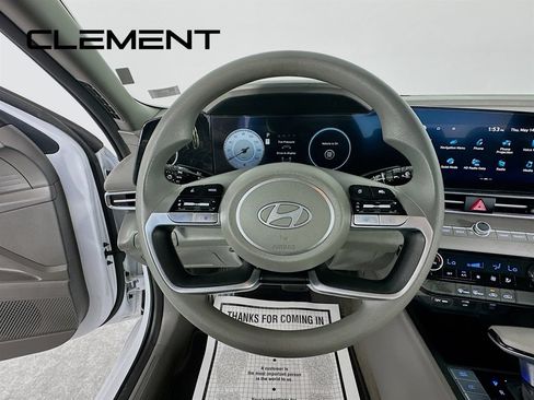 Used 2024 Hyundai Elantra SEL FWD image 15